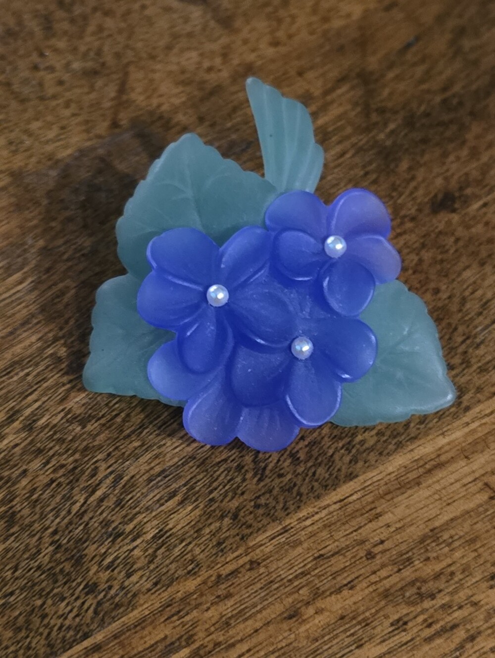 Vintage Avon Brooch: 1983 Sweet Violet Design with Frosted Purple Flowers